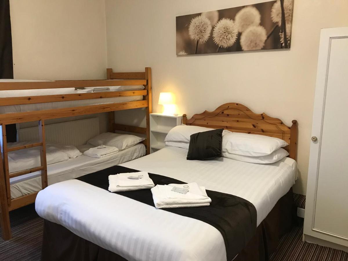 The Feathers Hotel Blackpool Bagian luar foto