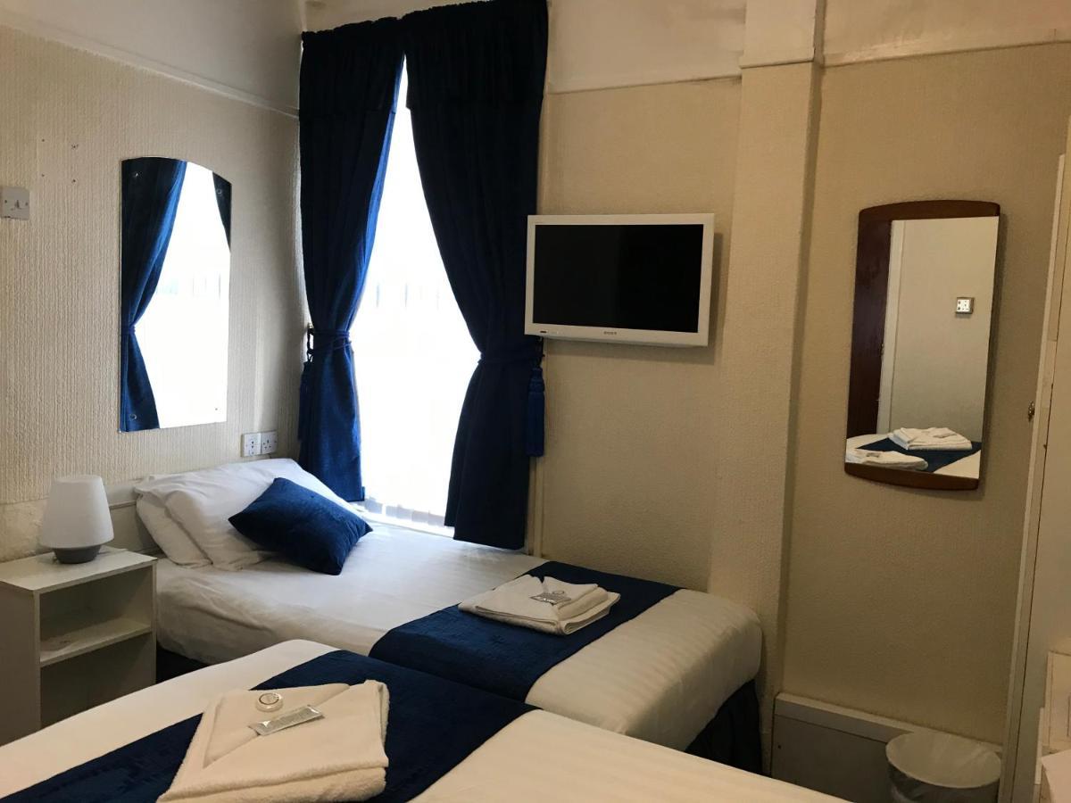 The Feathers Hotel Blackpool Bagian luar foto