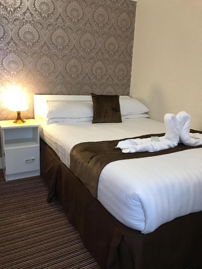 The Feathers Hotel Blackpool Bagian luar foto